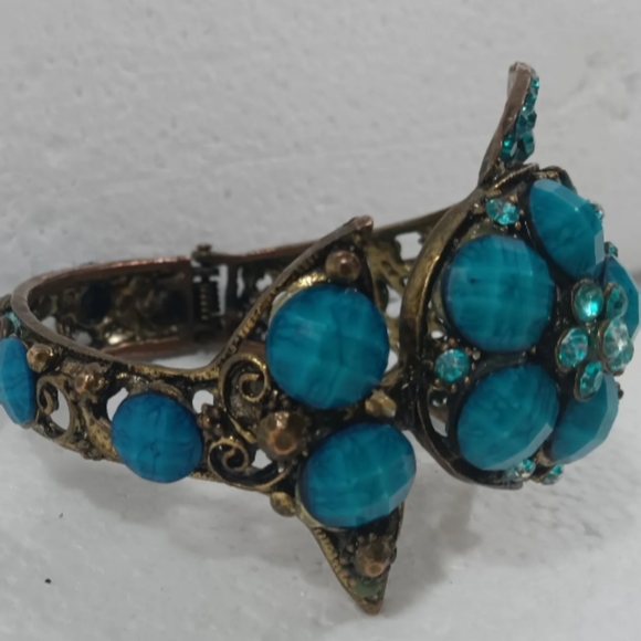 Vintage Hinged Bracelet Fish Blue Stones Brass Beautiful Statement Piece - Picture 8 of 12